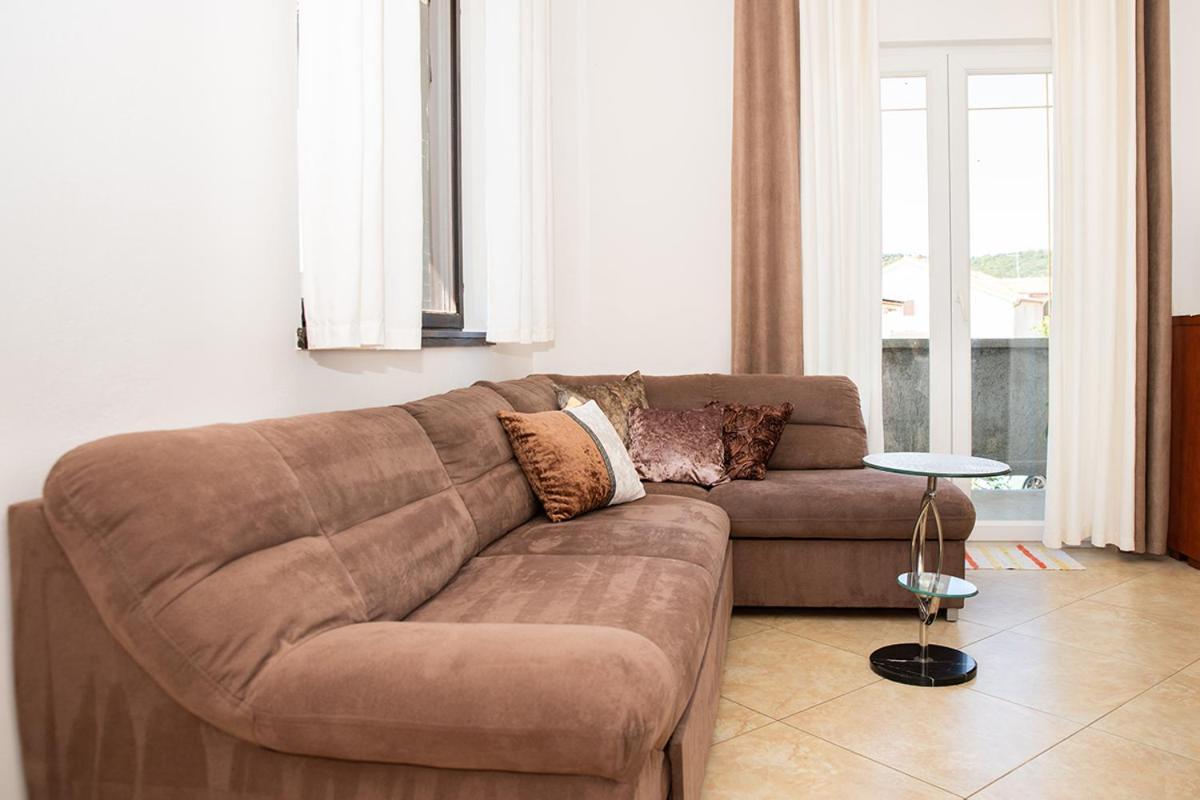 Apartman Mira i Denis Supetarska Draga Exteriör bild