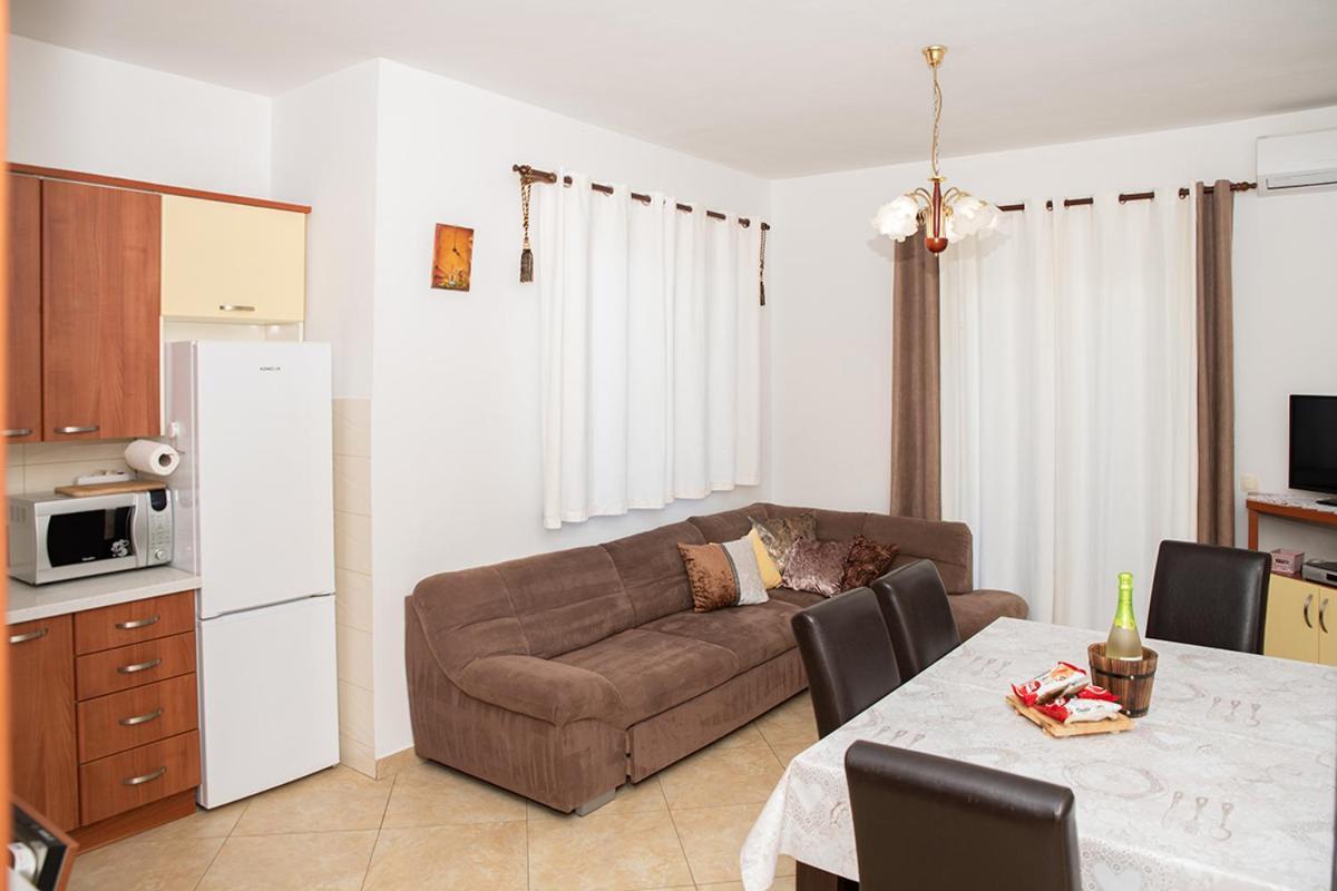 Apartman Mira i Denis Supetarska Draga Exteriör bild