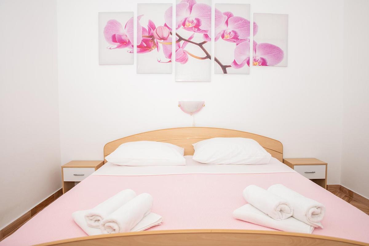 Apartman Mira i Denis Supetarska Draga Rum bild